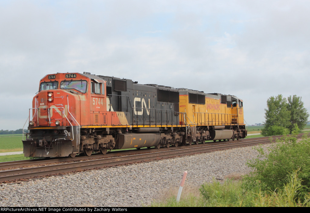 UP 4055 CN 5744